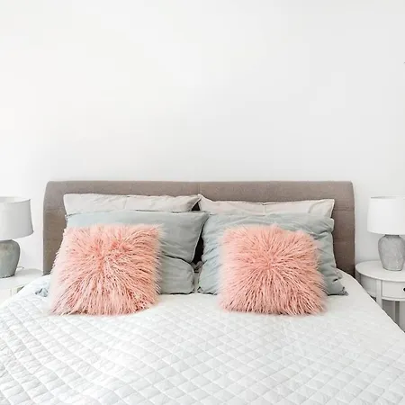 Centre, Balcony, Ac & Lift * Братислава