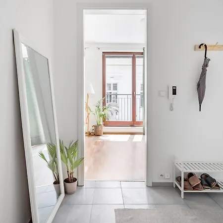 Centre, Balcony, Ac & Lift * 布拉迪斯拉发