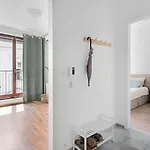 Centre, Balcony, Ac & Lift Appartement