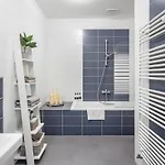 Appartement Centre, Balcony, Ac & Lift