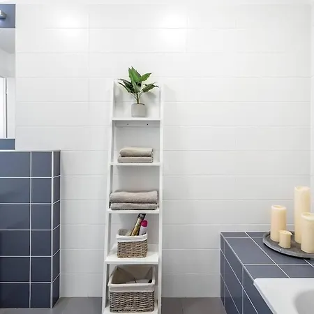 Apartment Centre, Balcony, Ac & Lift Pressburg