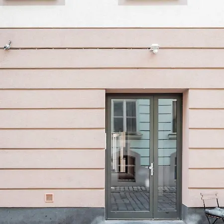 Centre, Balcony, Ac & Lift Appartement