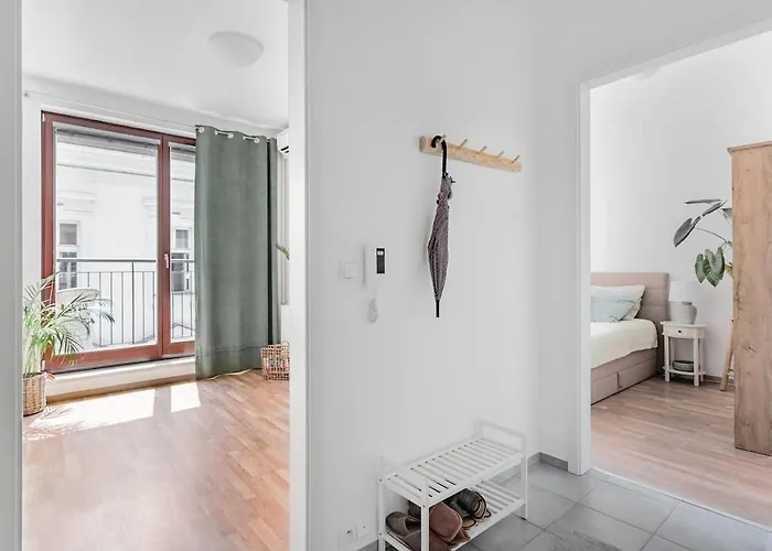 Centre, Balcony, Ac & Lift Appartement