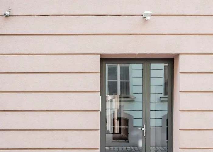 Centre, Balcony, Ac & Lift Appartement