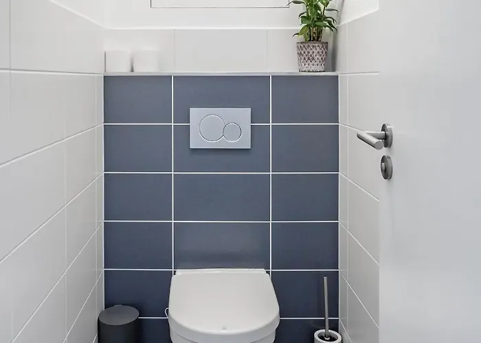 Centre, Balcony, Ac & Lift Appartement *