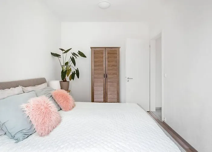 Centre, Balcony, Ac & Lift